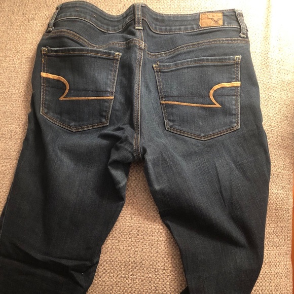 Like New American Eagle Dark Wash Women’s Jeans - Picture 4 of 4